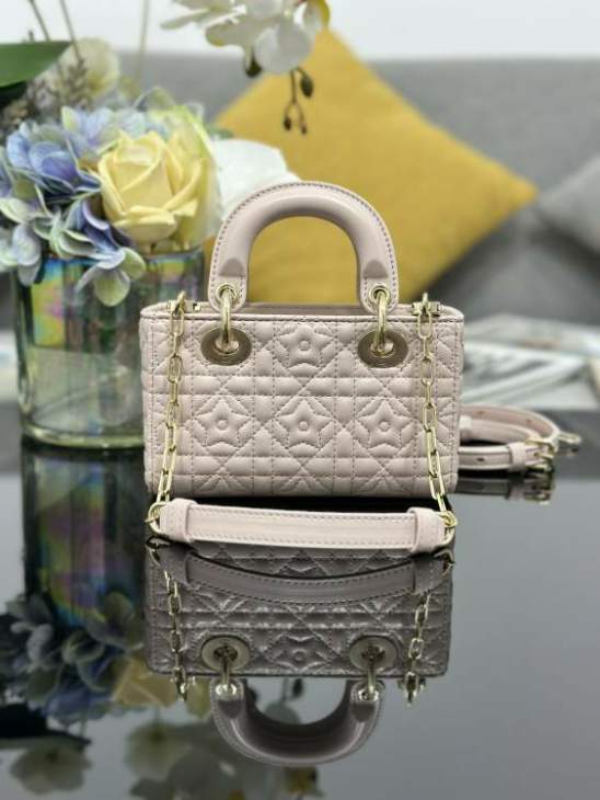 Picture of Dior Handbags _SKUfw239236668fw